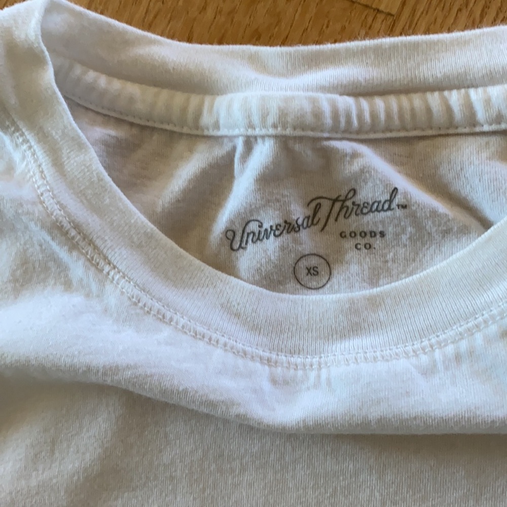 ❌SOLD (tan) UNIVERSAL THREAD xs bundle of 2 tees - Picture 5 of 5